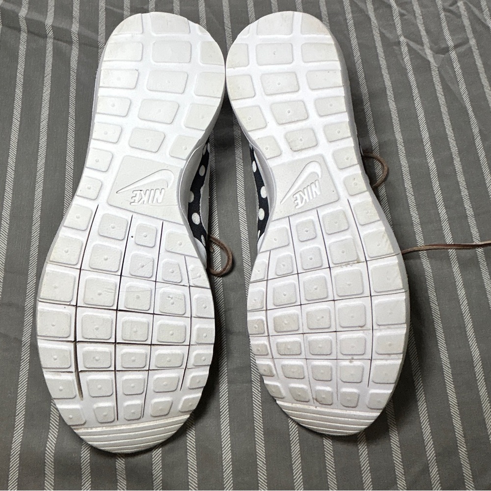 Nike Roshe One NM QS "Polka Dot" pack sneaker in the black and white Men's 11 - Picture 7 of 7